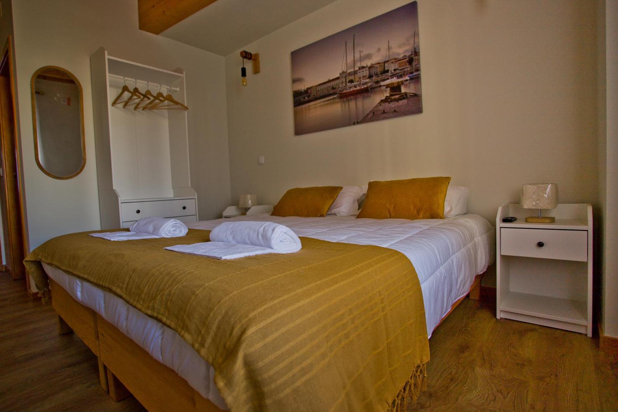 Guest House 10 De Agosto Figueira da Foz Exterior foto